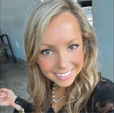 Miranda Maness's Instagram, Twitter & Facebook