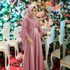 Merah adalah warna yang melambangkan sesuatu yang membara. Sempurnakan Tampilan Para Bridesmaid Dengan 10 Rekomendasi Gaun Bridesmaid Hijab Rekomendasi Bp Guide 2020