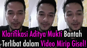 Sosok aditya mukti terseret kasus video panas mirip gisel, band mirror klarifikasi soal isu sang keyboardist jadi pemeran pria video syur. Klarifikasi Aditya Mukti Tunjukkan Bukti Tak Terlibat Dalam Video Syur Mirip Gisel Youtube
