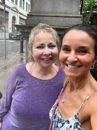 Kelly Lahey's Instagram, Twitter & Facebook