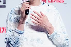 Richard devon.gif 320 × 240; Korean Netizens Name Male Celebrities With Beautiful Hands Only True Fans Will Be Able To Guess Which Hands Belong To Who Kissasian