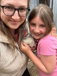 Kellie Giles's Instagram, Twitter & Facebook