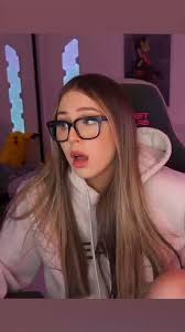 TikTok! Which one Blonde or brunette 🤨💛🤎 #twitch #twitchstreamer  #gamergirl #streamer #fyp #twitchmoments #blondeorbrunette #glasse