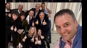 Se fueron de fiesta al velorio del argentino más importante de la historia.  VERGUENZA ABSOLUTA.