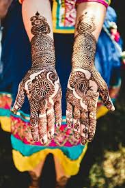 Indian Women Looks Pretty With Their Traditional Attire And Mehndi Bridal Mehndi Designs Mehndi Designs For Girls Henna Tattoo Designs