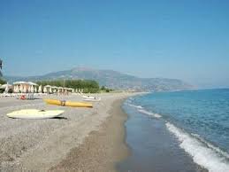 In tutta barcellona pozzo di gotto sono al momento presenti 1.420 annunci di negozi in vendita, ovvero quasi il 40% degli rif.f.22.03.18b barcellona zona scodella nei pressi della via del mare appartamento al 1° piano allo stato rustico di mq 200 c.a con impianto a metano autonomo e. Affitti Barcellona Pozzo Di Gotto Per Vacanze Con Iha Privati