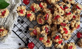150gm butter 150gm tepung gandum 75gm gula halus atau gula kastor 60gm cornflakes 50gm coklat cip 25gm almond nibs 1st esen vanila ceri merah. Bikin Biskut Raya Bukan Je Nak Sedap Bentuknya Pun Nak Cantik Ni Resipi Red Pearl Cookies Boleh Cuba Keluarga
