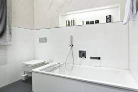 Mit unseren armaturen wird ihre badewanne erst komplett. Badezimmer Weiss Badewanne Armatur Wc 2 Nowak Gmbh Bergisch Gladbach