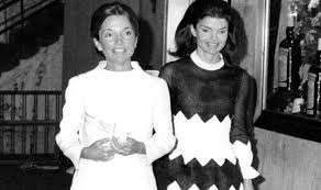 Soprano maria callas was adored by audiences worldwide but she never knew real love offstage alone in her parisian apartment, she relied on her estranged sister, jackie, and companion, vasso. The Lifelong Rivalry Between Jackie Onassis And Her Sister Express Co Uk