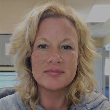 Elizabeth Arp's Instagram, Twitter & Facebook