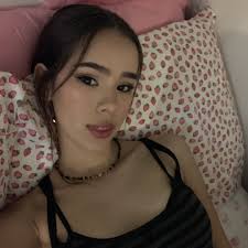 Fern Mckay's Instagram, Twitter & Facebook