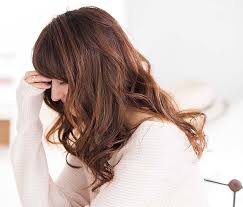 デートの日はちょっぴり華やかに 特別な日の巻き髪アレンジ セミロング ロングヘア編 with online 講談社公式 恋も仕事もわたしらしく ロングヘア 美髪 ヘアスタイル ロング