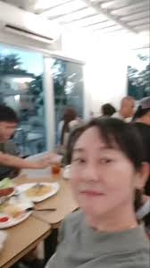 今晚还带上小帅哥 🫢, ​2位美女说带上帅哥好叻, ​😁😁😁