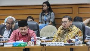 Tak cuma fahri hamzah, ada sejumlah tokoh nasional lain di foto itu, di antaranya pengamat militer salim said dan politikus golkar. Fix Fahri Hamzah Fadli Zon Tak Tolak Penghargaan Jokowi