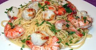Recette De Spaghettis Aux Saint Jacques Et Aux Crevettes Recette Alimentation Spaghetti Recette Pates Aux Fruits De Mer