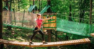 Downhill enthusiasts are frequent guests on the żar mountain. Gora Zar Trollandia