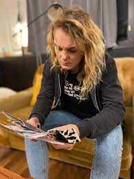 Berlin - Tag & Nacht - Ich bin so wütend auf Amelie! Amelie und ich werden  nie wieder beste Freunde. Sie ist für mich gestorben! 😠 Lynn  #berlintagundnacht #wütend #vorbei | Facebook