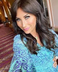 Danielle Grandelis's Instagram, Twitter & Facebook