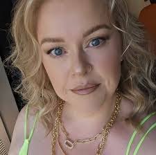 Amy Dant's Instagram, Twitter & Facebook