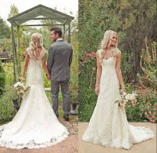 If you choose a country wedding gown it does not mean that you are depriving of the classics. The Vintage Style Wedding Dresses And The Famous Designers