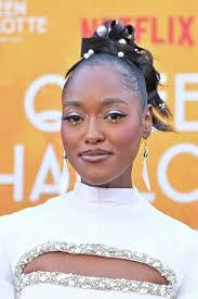 Beth Hawkes's Instagram, Twitter & Facebook