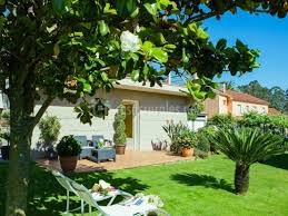 Casas rurales y hoteles con encanto para vivir una experiencia rural romántica en pareja, con niños, con mascotas, gastronomía, enología y senderismo. Casa Lastres Meano Pontevedra