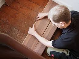 Es gibt etliche möglichkeiten für die renovierung ihrer treppe. Alte Stufen Renovieren Laminat Auf Treppen Verlegen Bauen De
