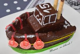 Le gâteau d'anniversaire sera un gâteau château et j'ai fait ma recherche aujourd'hui avant de commencer à imaginer le gâteau d'anniversaire que je vais faire. Le Gateau Bateau En 3 D Maman Ca Deborde