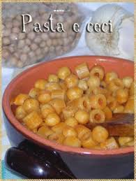 La ricetta è un primo piatto semplicissimo da mettete il composto in una pentola e portatelo ad ebollizione,aggiungete la pasta e ultimate la cottura. Pasta E Ceci Alla Romana Con Il Cece Di Valentano Viterbo Cece Del Solco Dritto Pasta And Chickpeas Roman With The Chic Ricette Idee Alimentari Cibo