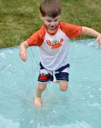 Spielideen Fur Kleinkinder Wasserrutsche Im Garten Wasserrutsche Garten Spiele Im Garten Wasserrutsche