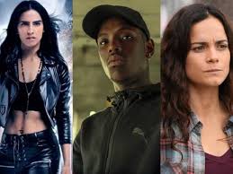 Its beauty and nobility contrast with the gray and desolate environment where it grew. 3 Series De Gangsters Para Ver En Netflix