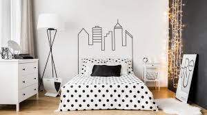 Dinding putih membuat latar belakang yang sempurna untuk teknik dan aksesoris dekorasi yang menakjubkan. 6 Cara Menghias Dinding Kamar Dengan Cara Sederhana Citinews Id