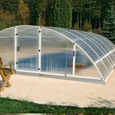 Il n'est pas très pertinent d'opter pour abri fixe dans cette gamme car la hauteur sous plafond est trop petite. Abris De Piscine Mi Hauts De 1 20 A 1 80m De Hauteur