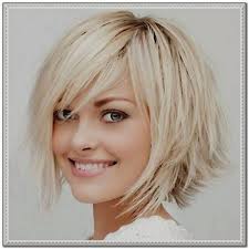 A tout âge, on peut retenir l'idée d'une large mèche sur le visage, qui va apporter une touche de glamour et de douceur. Coiffure Visage Rond Adoptez Une Coupe Courte