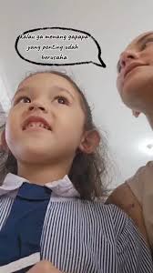 7 Potret Dahlia Poland dan Anak Ikut Lomba Mendongeng di Sekolah, Raih  Juara Pertama