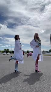 more fits with @ellagodfrey + graduation‼️👩‍🎓👩‍🎓#greenscreenvideo  #graduation #fits #calm #seniors #bobcats #lowkeysad