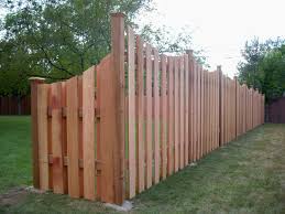 Transitioning 6ft Privacy Fence To 4ft Privacy Fence Scalloped Alternation Board Transition Backyard Privacy Fence Design Privacy Fence Designs