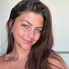 Alyssa Hayden's Instagram, Twitter & Facebook