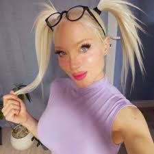 Priscila Ibarra's Instagram, Twitter & Facebook