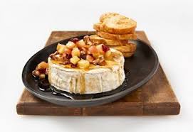 Brie Au Sirop D Erable Aux Pommes Et Aux Noix Recette Erable Fromage Food Brie Recipes Xmas Food
