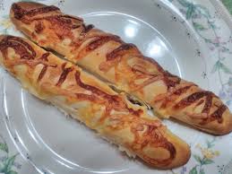 Lalu bagaimana cara membuat grilled cheese dengan keju yang meleleh sempurna? Dapur Cempakasari Roti Cheese Stick Alas Perut