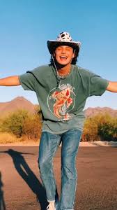 can we please bring this dance back🤠😌😎 (dc @katiefeeneyy!!)