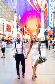 Intimate Sunset Elopement In Downtown Las Vegas Ashlyn Savannah Photo Little Vegas Wedding Las Vegas Wedding Dresses Las Vegas Wedding Photos Las Vegas Elopement