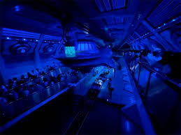 最後のスペース・マウンテンに乗るためにディズニーランドへ行き、イッツ・ア・スモール・ワールドに感動した。 - SUPERBAD-ASS