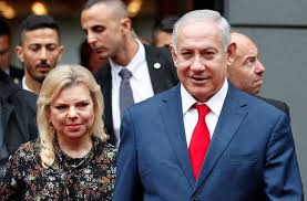 Netanyahu who opposes a palestinian state and is considered to the right of his former ally, formally replaces him as prime in a speech made before the confidence vote, mr. Israel Sara Netanjahu Wegen Betrugs Angeklagt Fertigessen Bestellt Politik Stuttgarter Zeitung