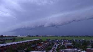 In het utrechtse leersum zijn vier gewonden gevallen door het noodweer, meldt een woordvoerder van de veiligheidsregio. Noodweerbenelux On Twitter Nederland Heeft Vandaag Precies De Hoofdvogel Afgeschoten Met Wolkenformaties Foto Door Edwin Uit Zaandam Onweer Http T Co 0vgn6rdkwn