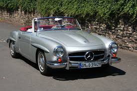 Much Like The Db5 The Mercedes 190sl Oozes Class Something Anyone Would Be Proud To Have On The Drive Mercedes Mercedes Slk Mercedes Benz Autos