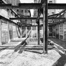 클레멘타인이 보기 좋게 망한 이후, 은서우는 아마도 이 영화에 모든 것을 쏟아 부었던 이동준 다음으로 피해를 본 배우가 아닐까 싶다. Facebook