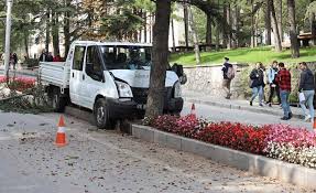 Çevre bölgelerin rüzgâr tahmin haritalarını görüntüle anadolu üniversitesi yunus emre kampüsü. Universite Kampusunde Korkutan Kaza Eskisehir Haber Guncel Eskisehir Haberleri Eskisehir Ekspres