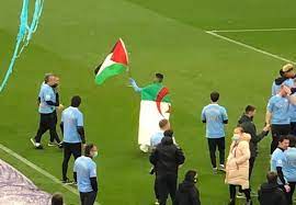 ′′ mahrez o ziash ′′. Ø´Ø§Ù‡Ø¯ Ø±ÙŠØ§Ø¶ Ù…Ø­Ø±Ø² ÙŠØ±ÙØ¹ Ø¹Ù„Ù… ÙÙ„Ø³Ø·ÙŠÙ† Ø¨Ø¹Ø¯ Ø§Ù„ØªØªÙˆÙŠØ¬ Ø¨Ø§Ù„Ø¯ÙˆØ±ÙŠ Ø§Ù„Ø¥Ù†Ø¬Ù„ÙŠØ²ÙŠ ØµØ­Ø§ÙØ© Ø§Ù„Ø¬Ø¯ÙŠØ¯ Ø±ÙŠØ§Ø¶Ø©